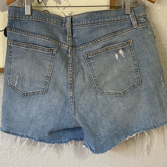 Gap High rise distressed shorts vguc - Picture 4 of 5
